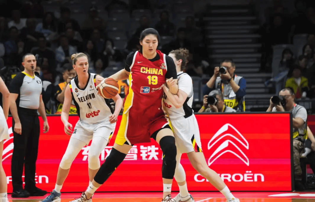 包含哥伦比亚女篮锦标赛上一场高水平比赛轮番上演的词条